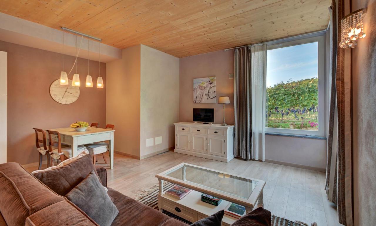 La Rosa Gialla Bio Apartments & Rooms Barolo Kültér fotó