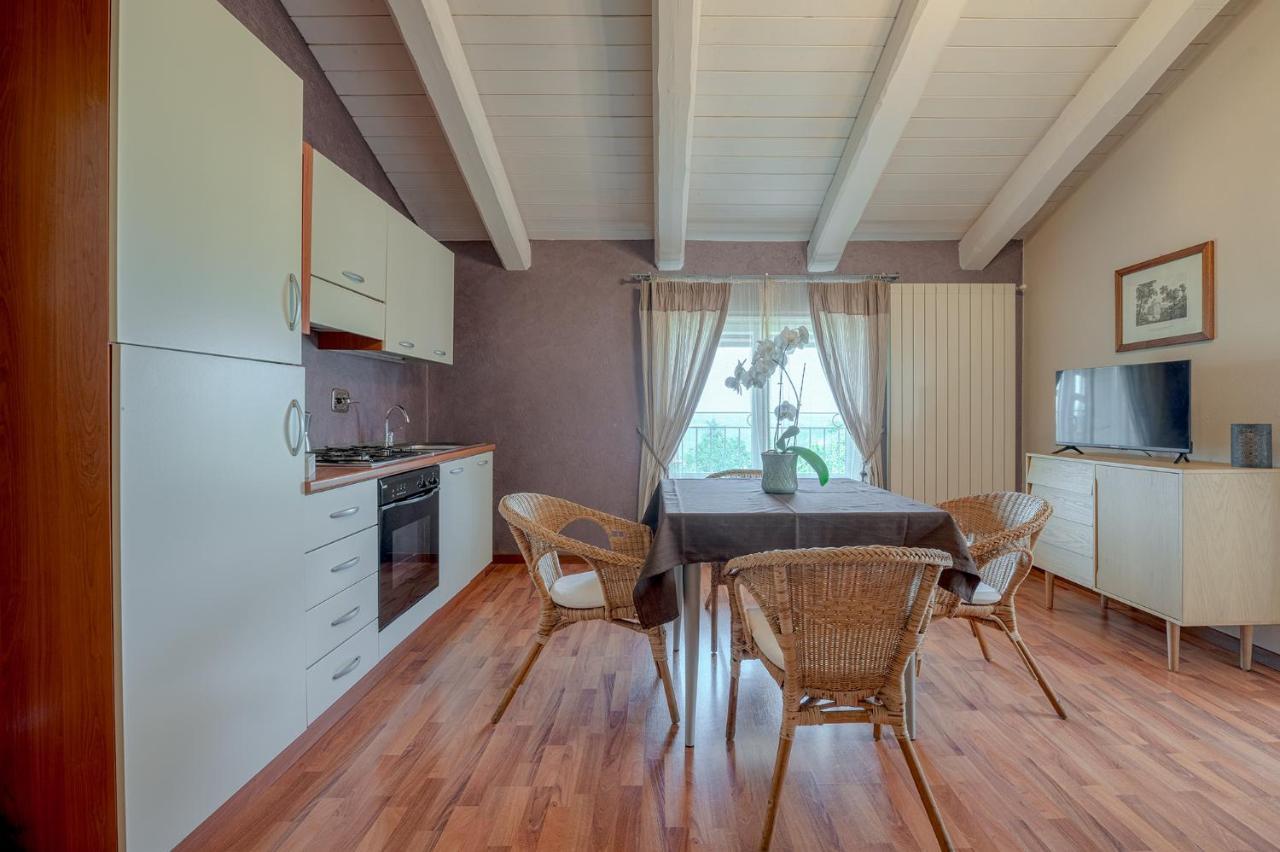 La Rosa Gialla Bio Apartments & Rooms Barolo Kültér fotó